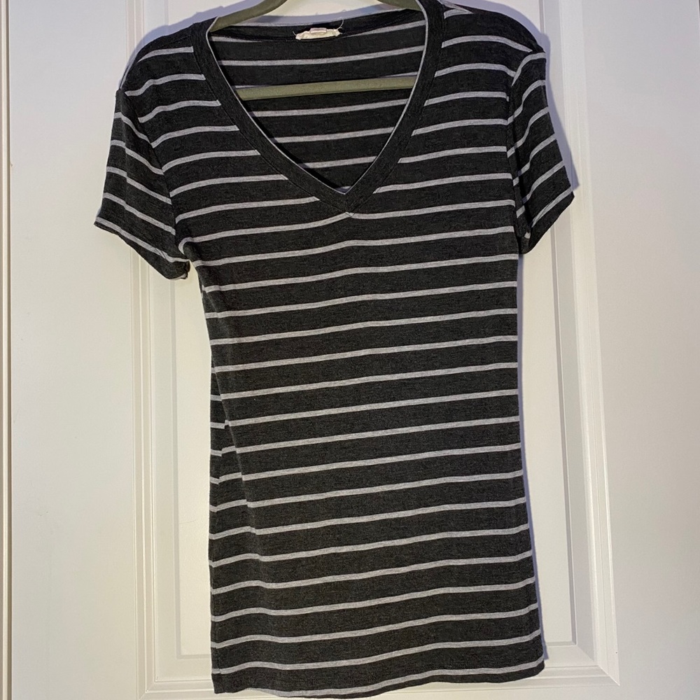 V-neck tee